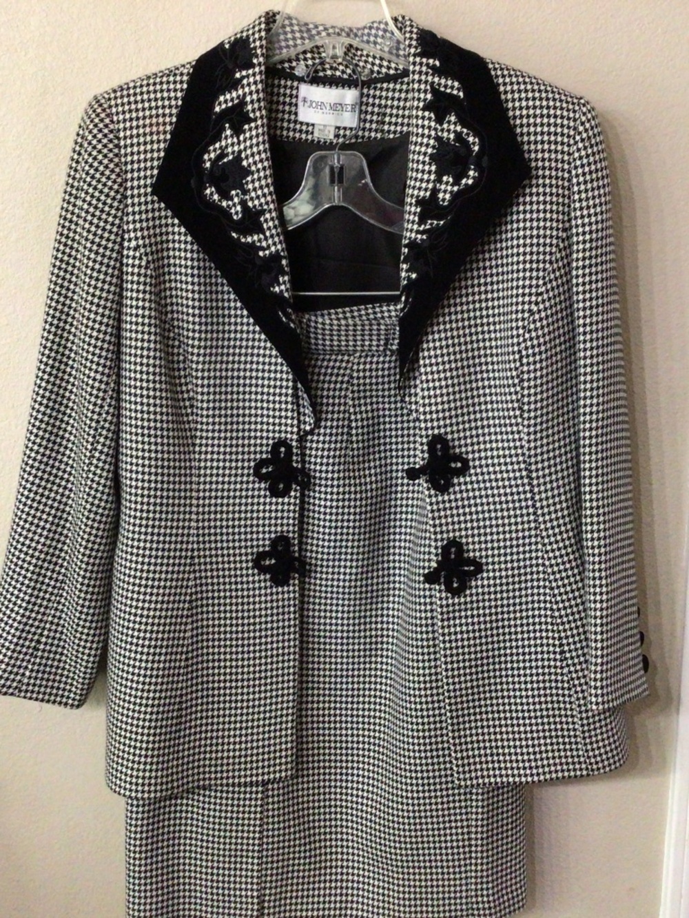 John Meyer of Norwich Timeless, black-and-white hound tooth suit, size 10